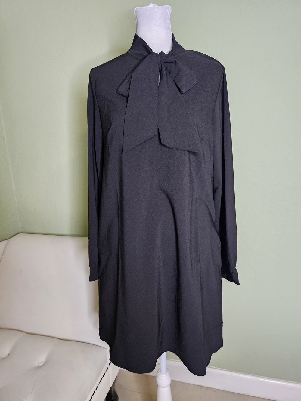 Retrolicious Black Long Sleeve Tie-Neck Dress